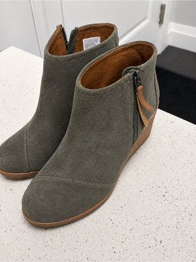 Toms Olive Green Suede Wedge Ankle Booties with Tan Accents